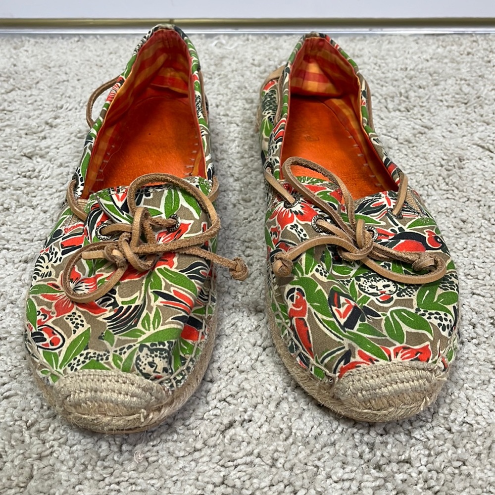 Skerry top siders size 8.5